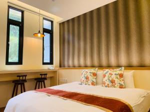 Phòng có giường cỡ King nhìn ra cảnh núi non (King Room with Mountain View)
