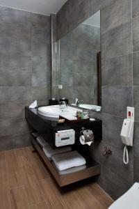 Phòng Deluxe Giường Đôi Có Bồn Tắm (Deluxe Double Room with Bath)