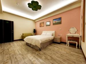 Phòng Deluxe Giường Đôi Có Ban Công (Deluxe Double Room with Balcony)