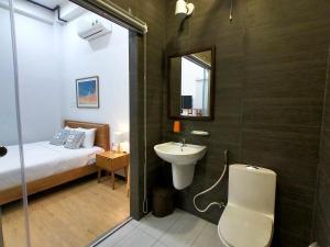Phòng Giường Đôi Có Phòng Tắm Riêng (Double Room with Private Bathroom)