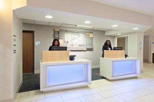 Holiday Inn Express & Suites Oakland - Airport, an IHG Hotel - image 2