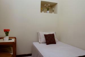 Phòng Đơn Với Phòng Tắm Chung (Single Room with Shared Bathroom)