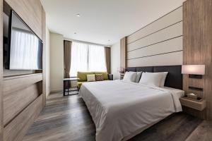 Standard Double Room, 1 King Bed room in Solaria Nishitetsu Hotel Bangkok