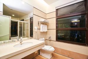 Phòng Gia Đình (4 Người Lớn) (Family Room (4 Adults))