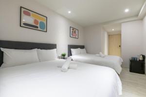Phòng Hai Giường Đơn Loại Sang (Deluxe Twin Room)