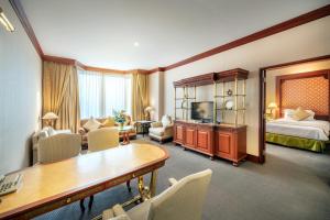 Executive Suite room in Ramada by Wyndham Bangkok Chaophya Park