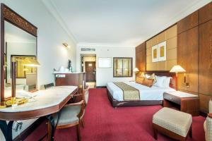 Business Deluxe Double or Twin Room room in Ramada by Wyndham Bangkok Chaophya Park