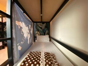 Giường Tầng Trong Phòng Ngủ Tập Thể Cho Nam Và Nữ (Bunk Bed in Mixed Dormitory Room)