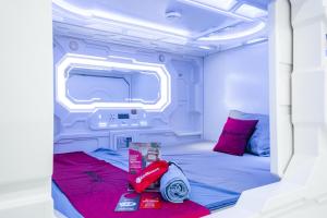 Giường Đơn trong Phòng ngủ tập thể cho cả Nam lẫn Nữ có máy điều hòa (Single Bed in Mixed Dormitory Room with AC)