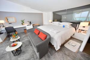 Suite Áp Mái Hướng Đại Dương (Ocean View Loft Suite)