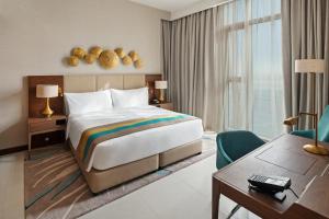 1 King Deluxe Room room in Holiday Inn Dubai Al-Maktoum Airport, an IHG Hotel