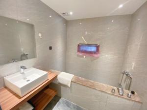 Phòng 2 giường đơn (Không có cửa sổ) (Twin Room (No Window))