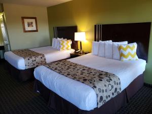 Queen Room with Two Queen Beds and Bath Tub - Disability Access room in SureStay Hotel by Best Western Vallejo Napa Valley