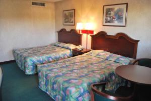 Standard Queen Room with Two Queen Beds room in Best Motel Lakeland