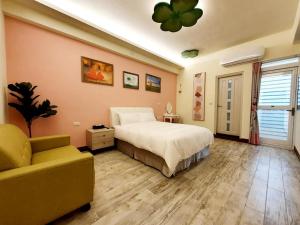 Phòng Deluxe Giường Đôi Có Ban Công (Deluxe Double Room with Balcony)