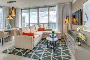 Three-Bedroom Apartment room in NEW2019 OCEANVIEW SE CornerSuite 32th Floor!