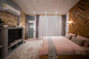 Phòng Deluxe Giường Đôi Có Ban Công (Deluxe Double Room with Balcony)