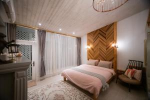 Phòng Deluxe Giường Đôi Có Ban Công (Deluxe Double Room with Balcony)