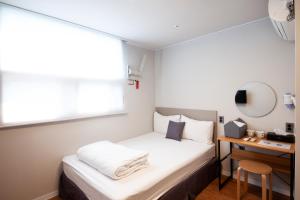 Phòng Standard giường đôi (Standard Double Room)