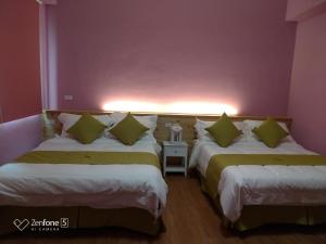 Phòng Đôi Tiêu Chuẩn Có 2 Giường Đôi (Standard Double Room with Two Double Beds)