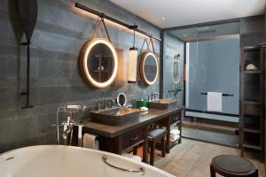 Andaz Deluxe Suite