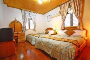 Ngôi Nhà 5 Phòng Ngủ (Five-Bedroom House)