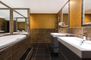 Royal Suite - Split Level with Spa Bath - Private House room in The Pavilions Amsterdam The Toren