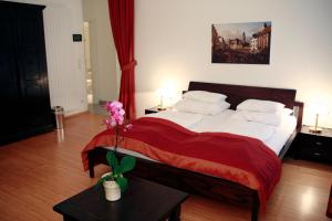 Studio Apartment room in La Scala Apartments