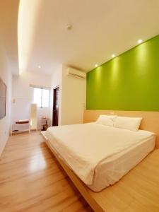 Phòng Deluxe Giường Đôi Có Vòi Sen (Deluxe Double Room with Shower)