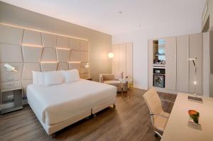Large Premium Double or Twin Room room in NH Collection Palazzo Cinquecento