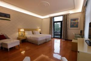 Deluxe Twin Room with Balcony room in Chasse Hotel