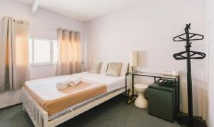 Phòng Giường Đôi Với Phòng Tắm Chung (Double Room with Shared Bathroom)