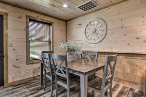 Rustic Mtn Retreat 1 Mi to Pigeon Forge Parkway! in Pigeon Forge