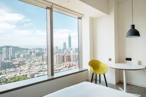 MEDIUM KING 101 VIEW ROOM
