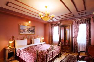 Two Bedroom Family Room with Two Bathrooms room in Darussaade Istanbul Hotel