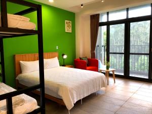 Phòng gia đình với phòng tắm riêng. (Family Room with Private Bathroom)