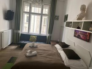 Double or Twin Room with City View room in Butterfly Home Danube