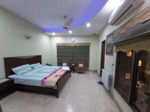 Deluxe Double Room with Bath room in DHA-Phase-12 EME 03 Bedrooms Canal Bank Road