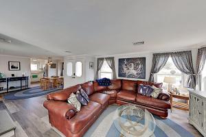 Three-Bedroom House room in Dream Beach Home on Lewis Bay – Ocean Views home