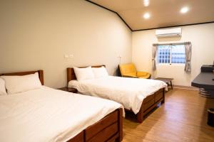 Phòng Tiêu Chuẩn B cho 4 Người - Không Hút Thuốc (Standard Quadruple Room B - Non-Smoking)
