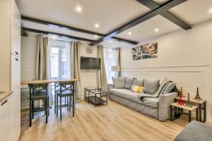 Apartment room in 13 Luxury Flat eiffel design 2