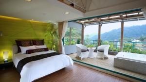 Phòng Premium 4 Người (Premium Quadruple Room)
