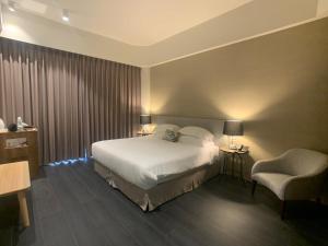 Phòng Deluxe Giường Đôi Có Ban Công (Deluxe Double Room with Balcony)