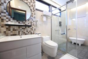 Phòng 4 Người Có Phòng Tắm (Quadruple Room with Bathroom)