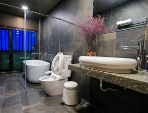 Suite Gia Đình Có Ban Công (Family Suite with Balcony)