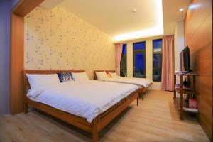 Suite Gia Đình Có Ban Công (Family Suite with Balcony)