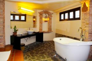 Bungalow Premium Deluxe Nhìn Ra Vườn (Premium Deluxe Bungalow Garden View)