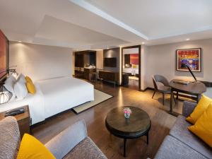 Deluxe giường King có bồn tắm (Deluxe King with Bathtub)