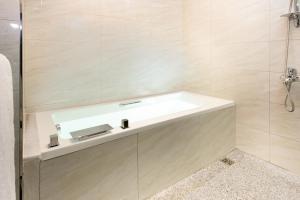 Phòng 4 Người Có Bồn Tắm (Quadruple Room with Bath)