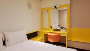 Phòng Tiêu Chuẩn Giường Đôi (Standard Double Room)